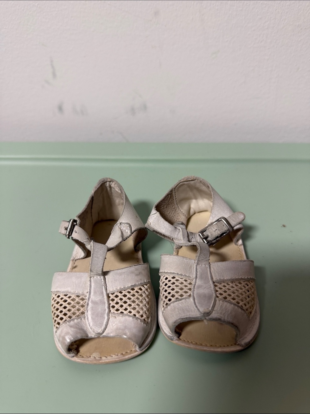 Source Unknown Beige and Cream Baby Walker Sandals